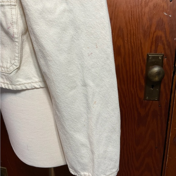 Levi’s White Denim Jacket - Picture 4 of 6
